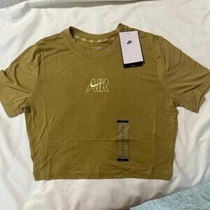 Nike Sportswear Crop Graphic Tee